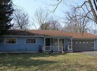 21151 Poinciana St, Southfield, MI 48033