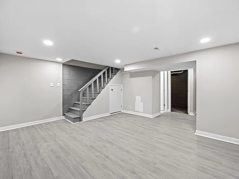 20 E Monument Ave — Photo 16