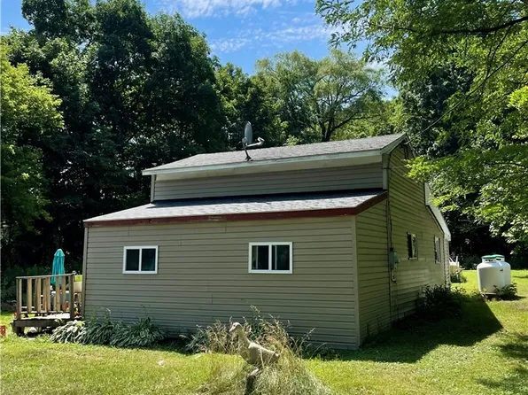 7762 Perry Rd, Baldwinsville, NY 13027