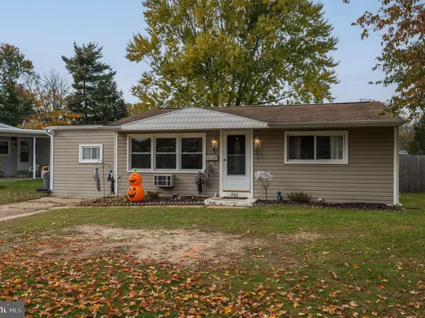 542 Oxford Dr, Maple Shade, NJ 08052