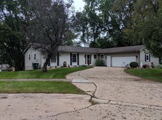 4708 Green Valley Dr SE, Cedar Rapids, IA 52403
