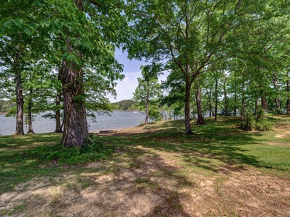 5th image of 288 Oakwood Dr