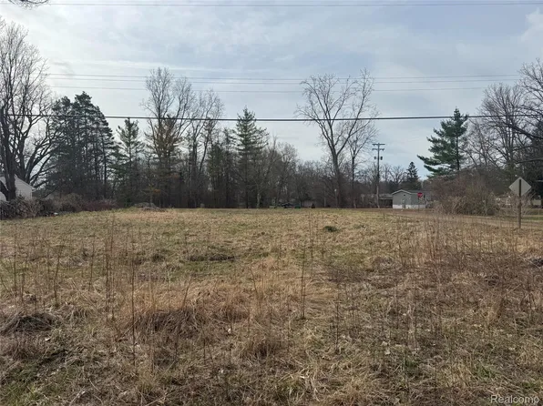 4235 Quick Rd, Holly, MI 48442