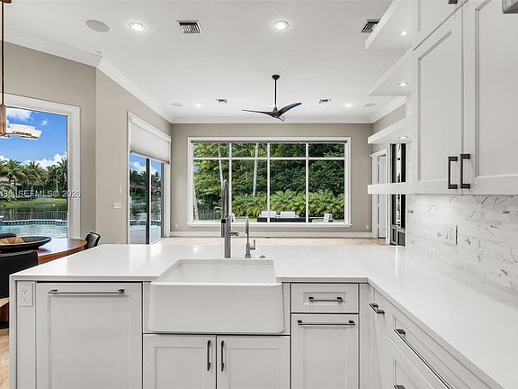 5th image of 10291 Sweet Bay St