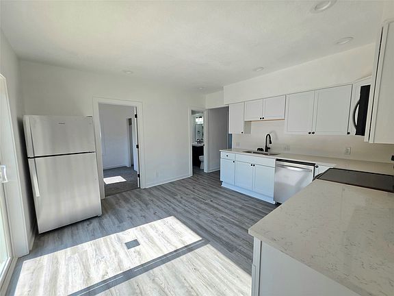 5th image of 804 Philip St