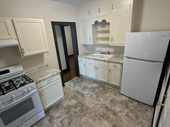 5th image of 2950 Dupont Ave N