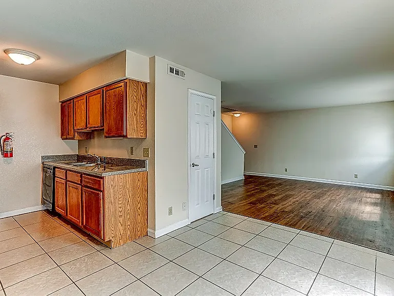 Taylor Way Apartments — Photo 6