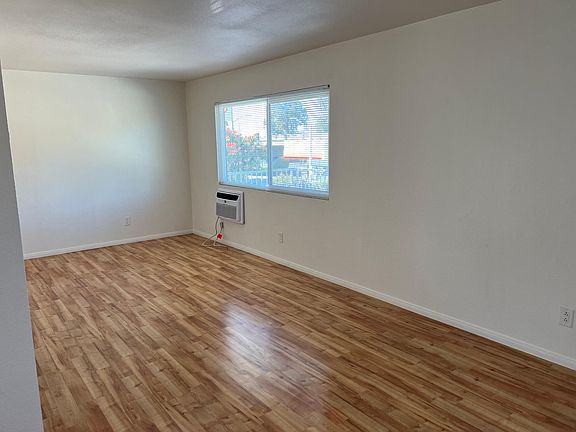 5th image of 1310 Oakdale Ave #D