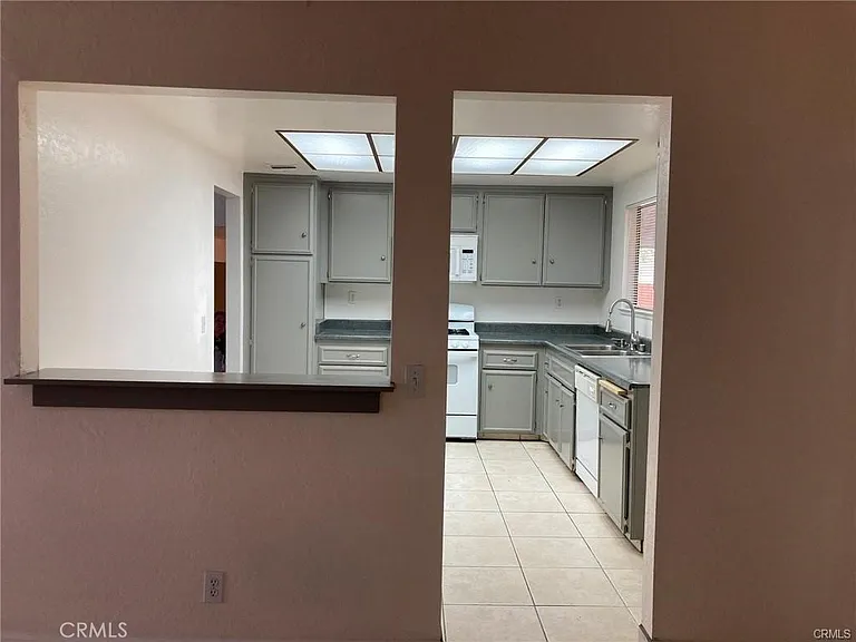 9934 La Vine St — Photo 16