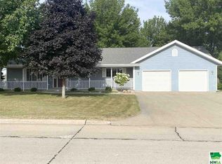 1465 2nd Ave SE, Sioux Center, IA 51250