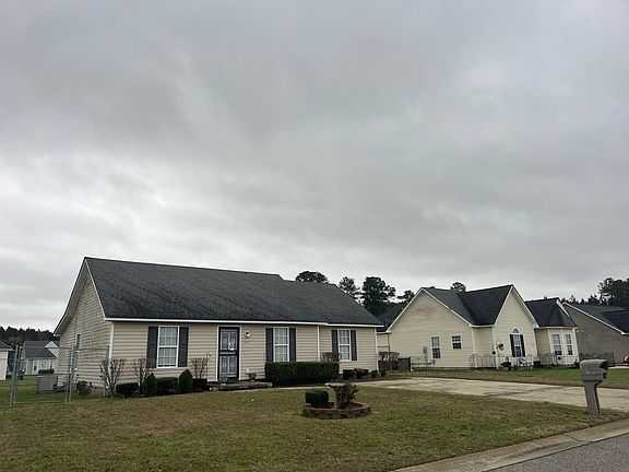 3rd image of 417 Sanders Dr