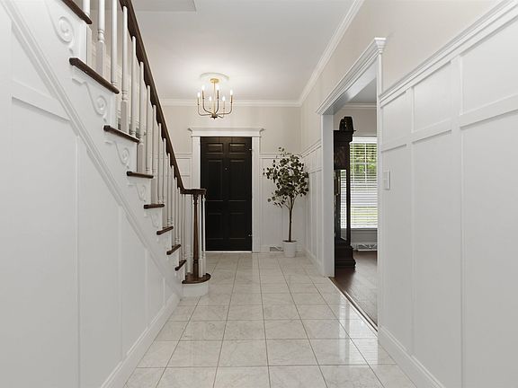 5th image of 336 Hill Dr