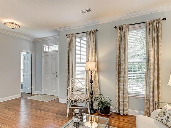 3rd image of 203 Jamestown Oaks Dr