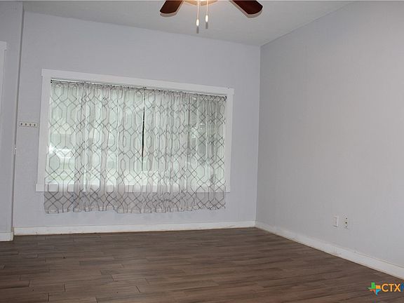 3rd image of 305 E Live Oak St