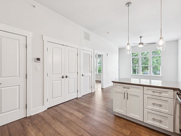 4th image of 935 McAlway Rd #304