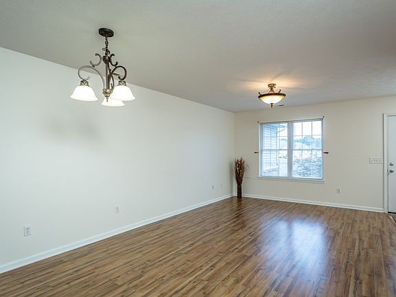 4th image of 204 Tara Dawn Cir