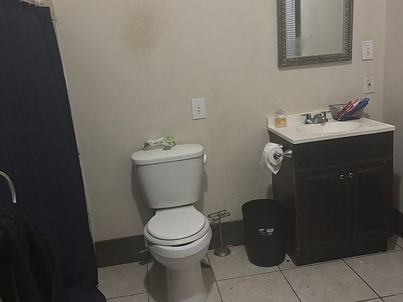 4th image of 921 N Spring Ave
