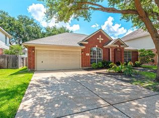 1019 Portsmouth Dr, Pearland, TX 77584