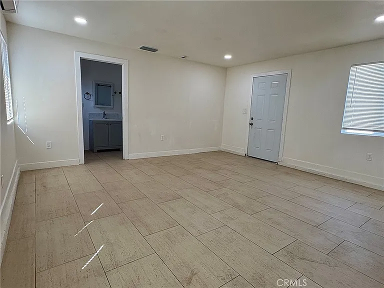 296 N Allen St — Photo 25