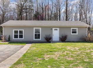 221 Melody Ln, Louisville, KY 40229