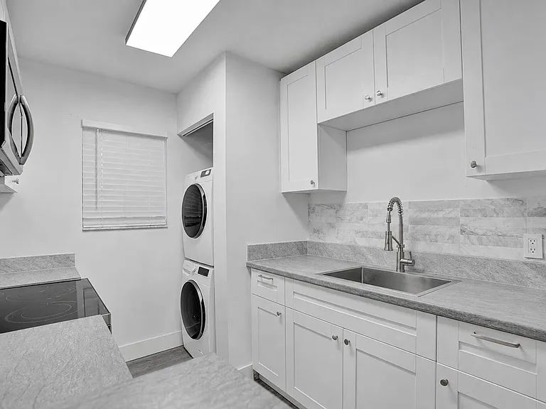 545 Trace Cir #101 — Photo 3