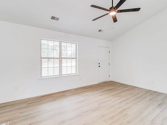 5th image of 424 Rockhaven Dr