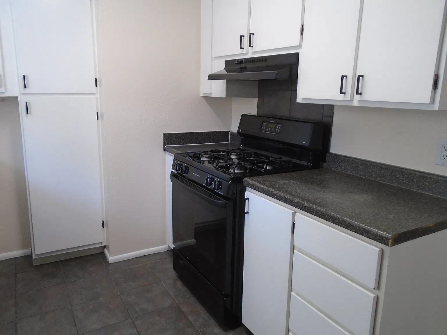 2 bed, 800 sqft, $1,275 — Photo 2