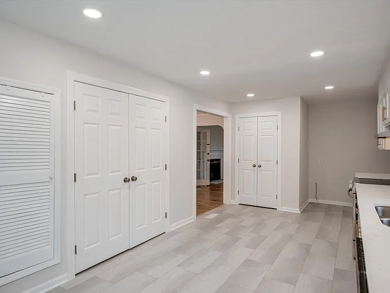 1839 Robin Rd — Photo 16