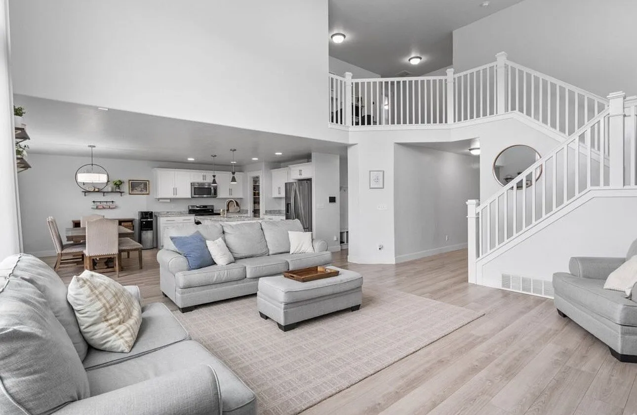 5 bed, 4.0 bath, 3771 sqft, $3,895 — Photo 3