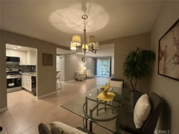 7800 Topanga Canyon Blvd APT 112, Canoga Park, CA 91304