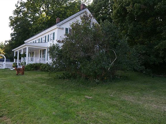 3rd image of 615 County Route Cres