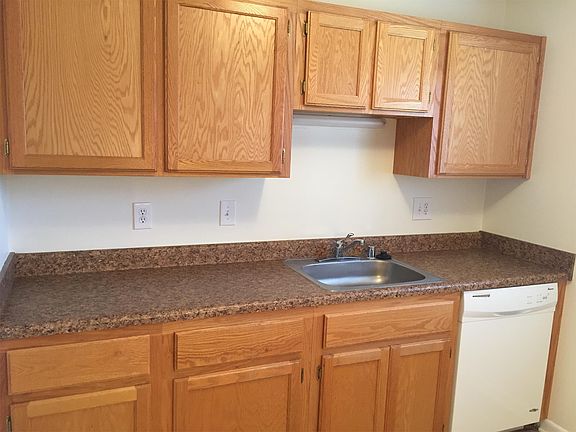 5th image of 129 Green St APT 09