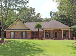 163 Red Roan Rd, Hattiesburg, MS 39402