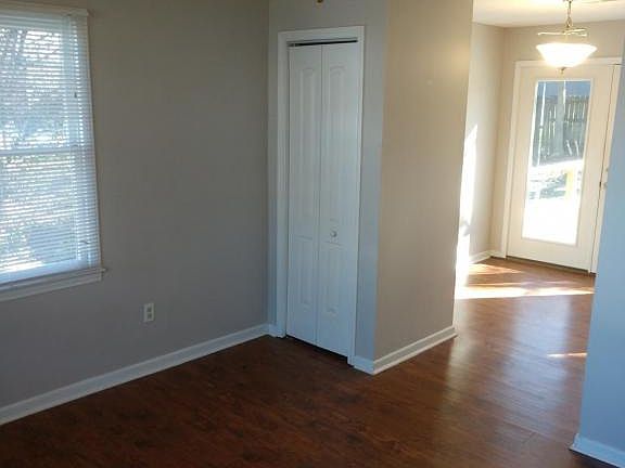 3rd image of 8 Winn St