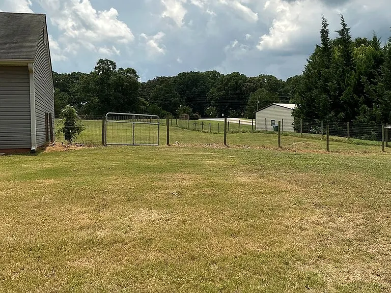 220 Jeremy Dr — Photo 35