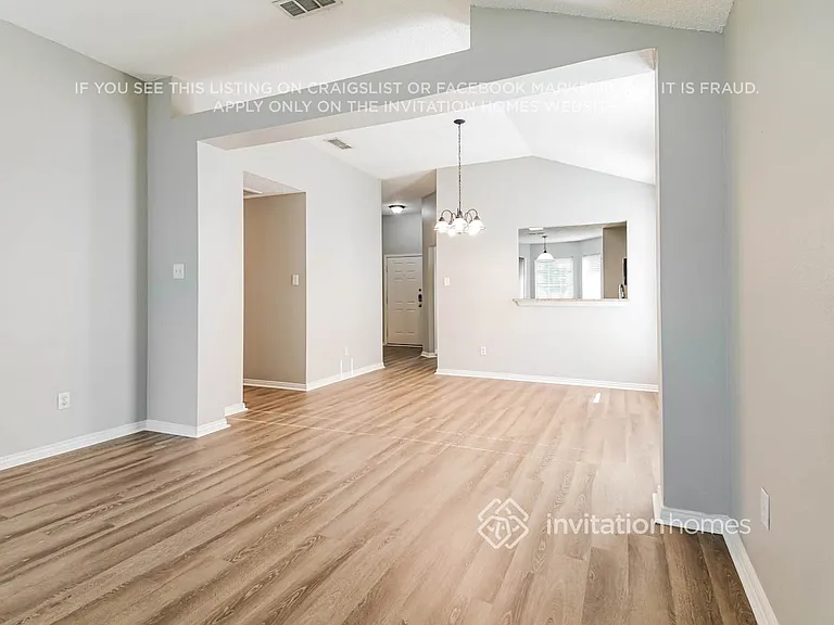 1044 Waterview Dr — Photo 4
