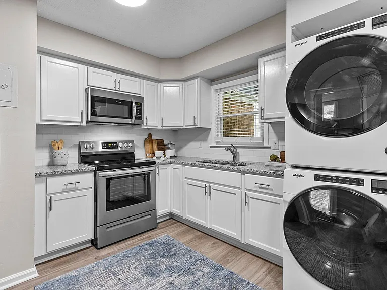 300 E McPherson Dr — Photo 18