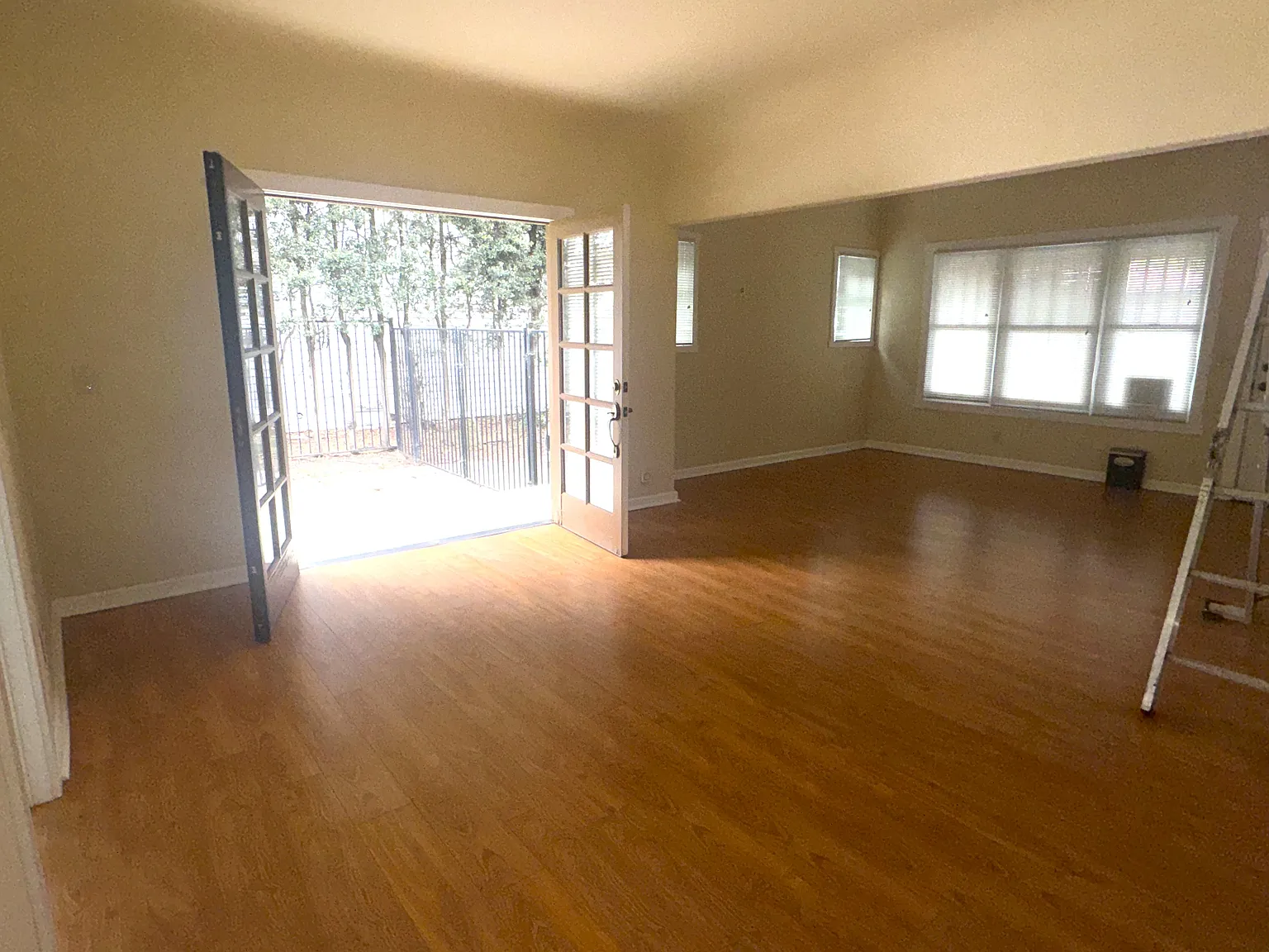 3 bed, 1209 sqft, $4,275 — Photo 1