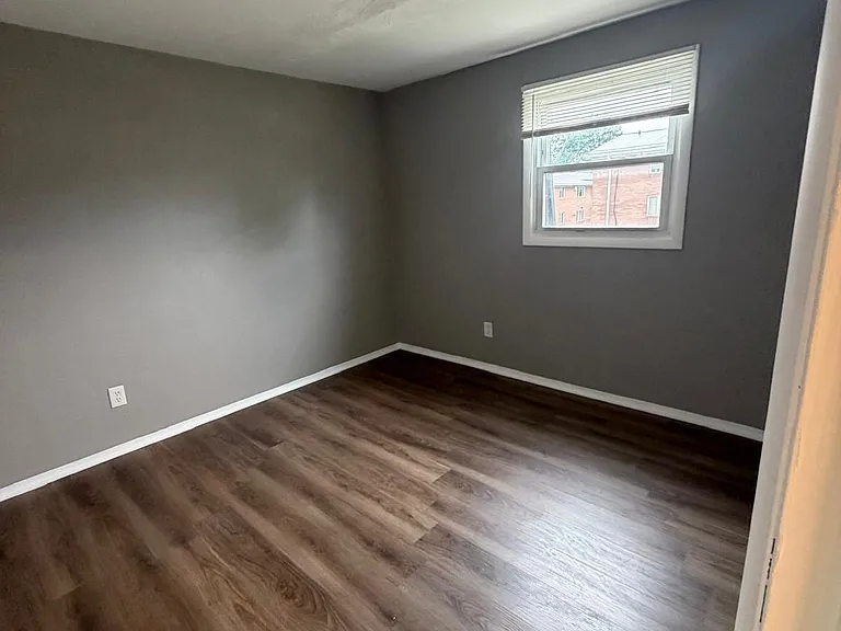1818 E 42nd St — Photo 12