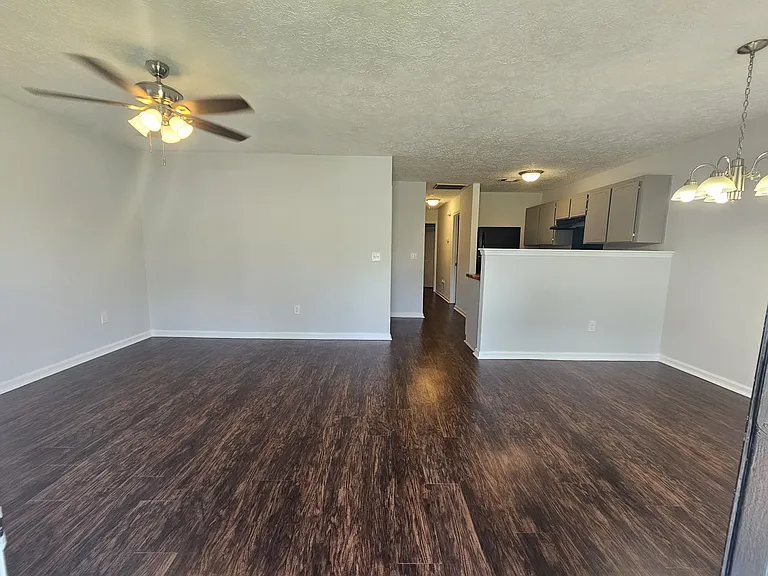 117 Hunt Club Ct — Photo 3