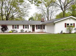 41 E Bel Meadow Ln, Chagrin Falls, OH 44022