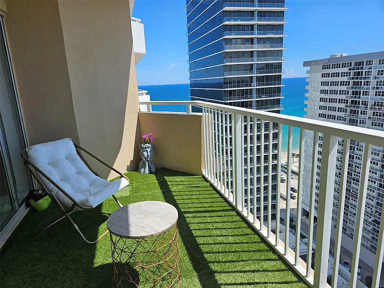 1980 S Ocean Dr #21L — Photo 4