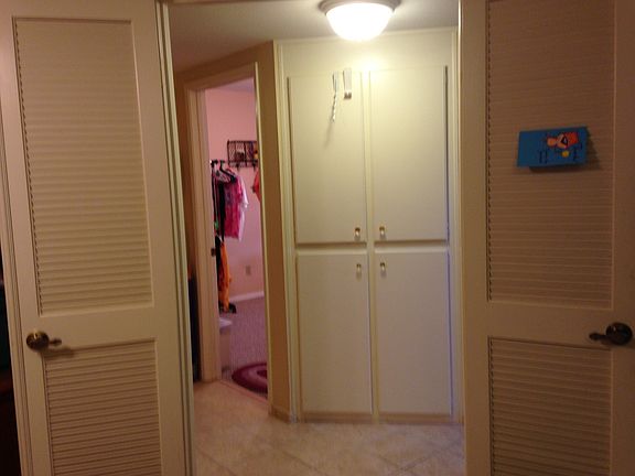 2nd image of 1046 W Feather River Way