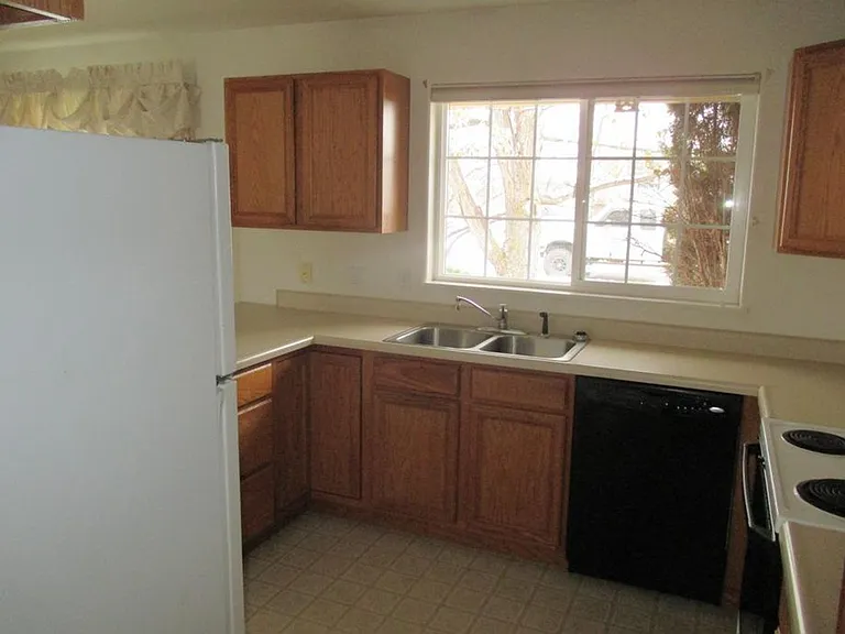 141 Greenbriar Dr — Photo 8