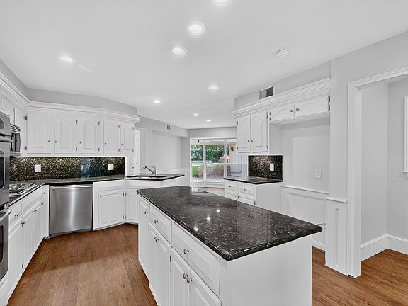 5th image of 6911 Gateridge Dr