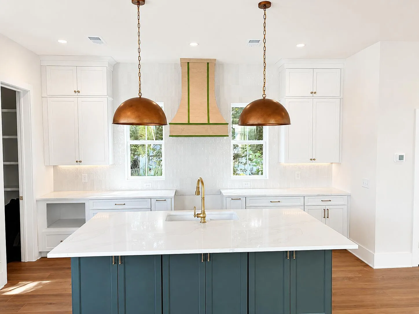 4 bed, 3.5 bath, 2377 sqft, $7,200 — Photo 4