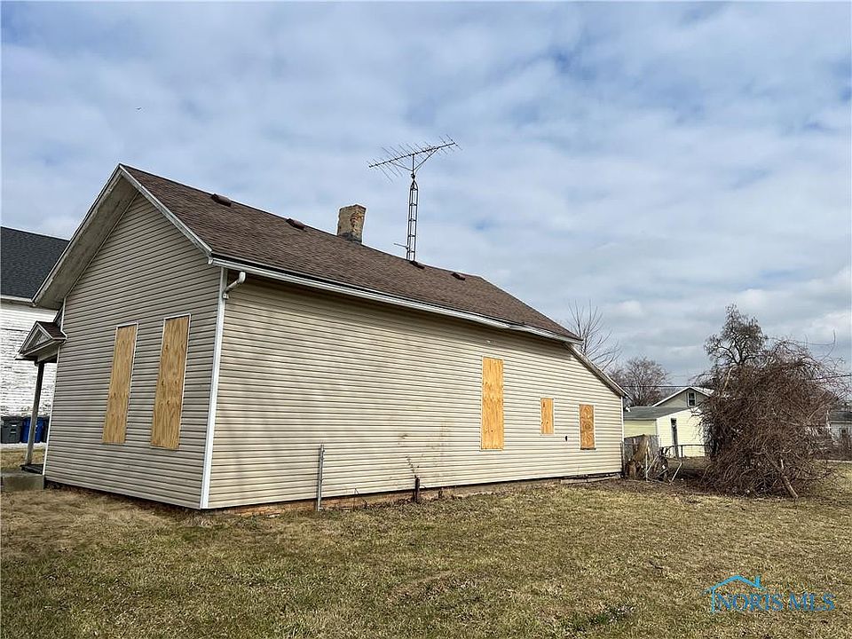 2nd image of 233 Wasaon St