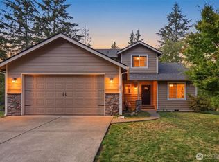 201 E Battles Ln, Grapeview, WA 98546