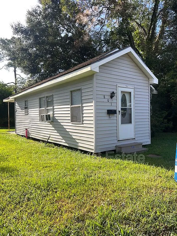 2 bed, 1.0 bath, 700 sqft, $750 — Photo 2