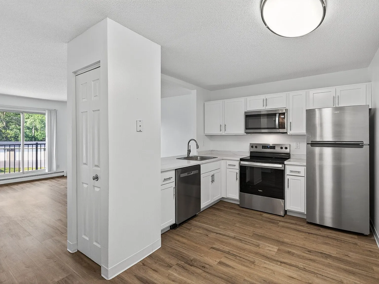 Lexington Hills Apartments — Photo 2